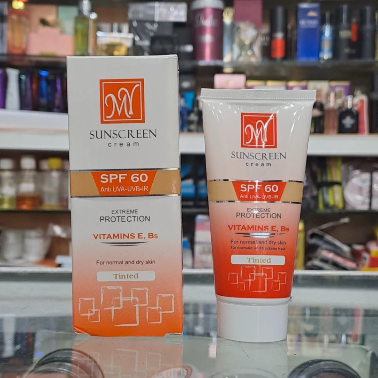کرم ضد آفتاب رنگی SPF 60 مای غنی شده با ویتامین B5 و ویتامین E مقاوم در برابر آب و نور